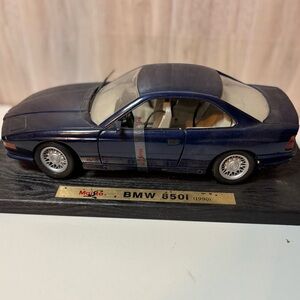 Maiato 1999 BMW 850i 1:18 Die Cast Model Car - Blue